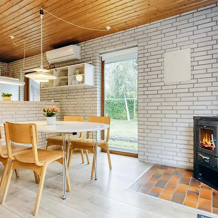 Cozy Retreat Near Marielyst Дом отдыха *