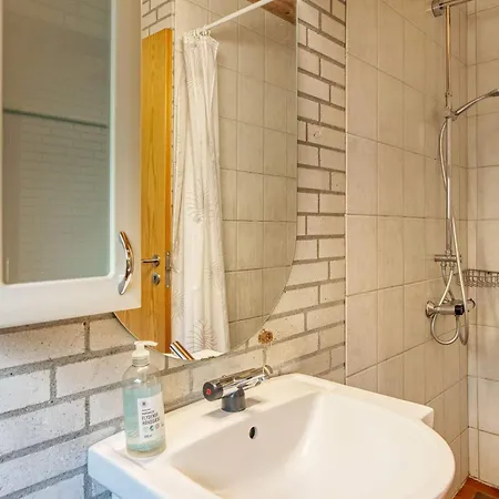 Cozy Retreat Near Marielyst * Boto By
